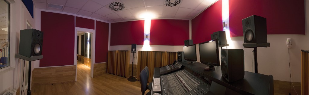 Studio 1 mit Blick zum Aufnahmeraum